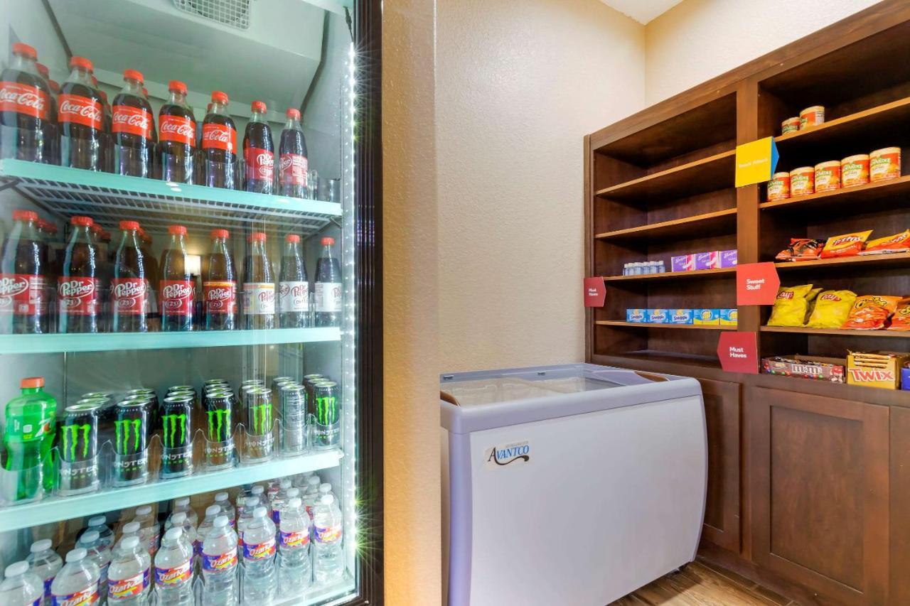 Comfort Inn & Suites Near Six Flags & Medical Center Сан Антонио Екстериор снимка