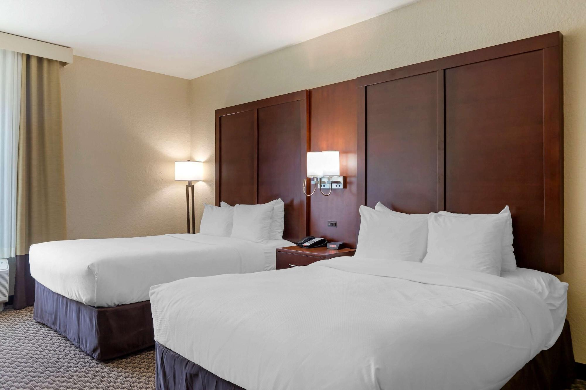 Comfort Inn & Suites Near Six Flags & Medical Center Сан Антонио Екстериор снимка