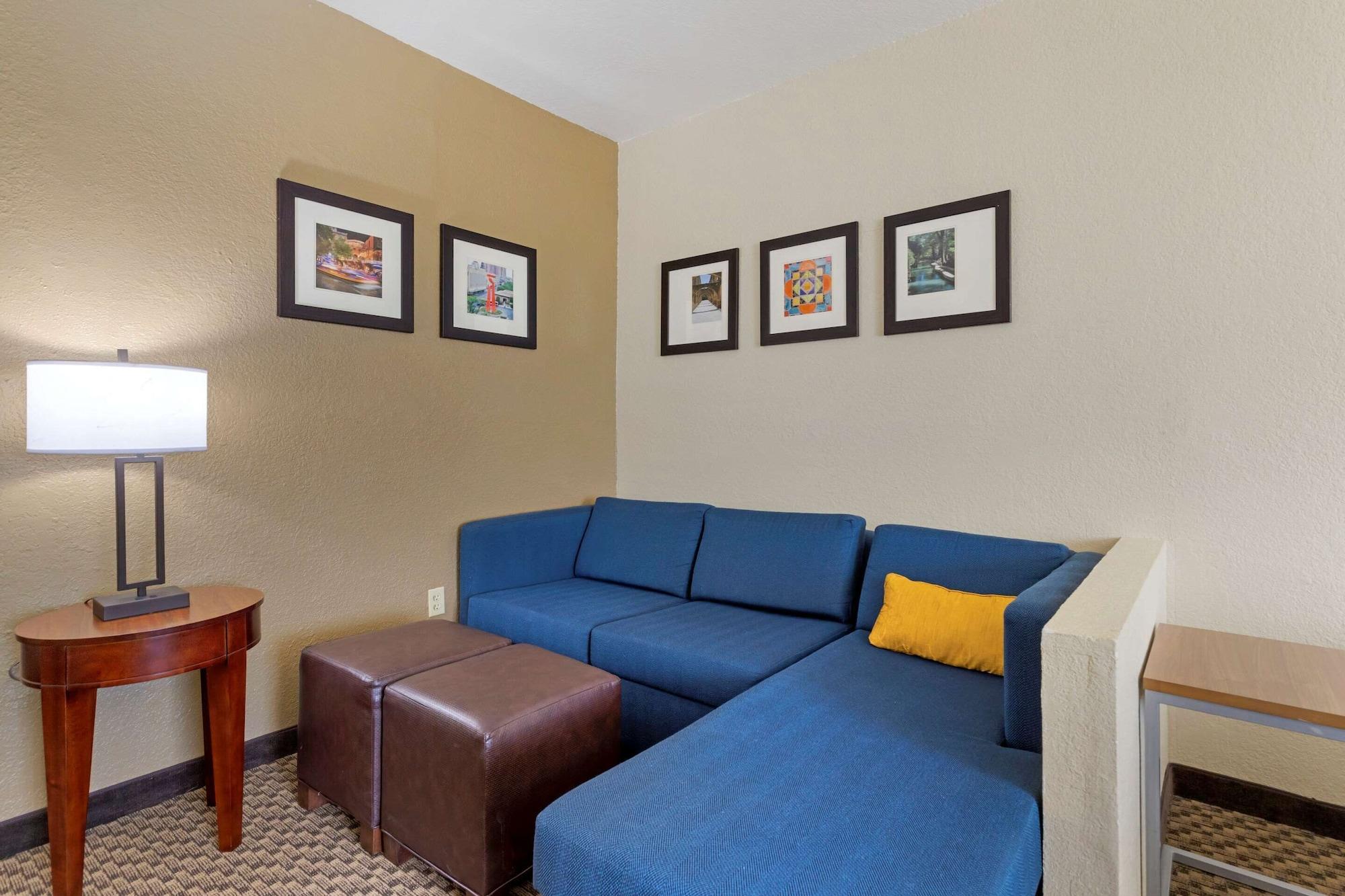 Comfort Inn & Suites Near Six Flags & Medical Center Сан Антонио Екстериор снимка