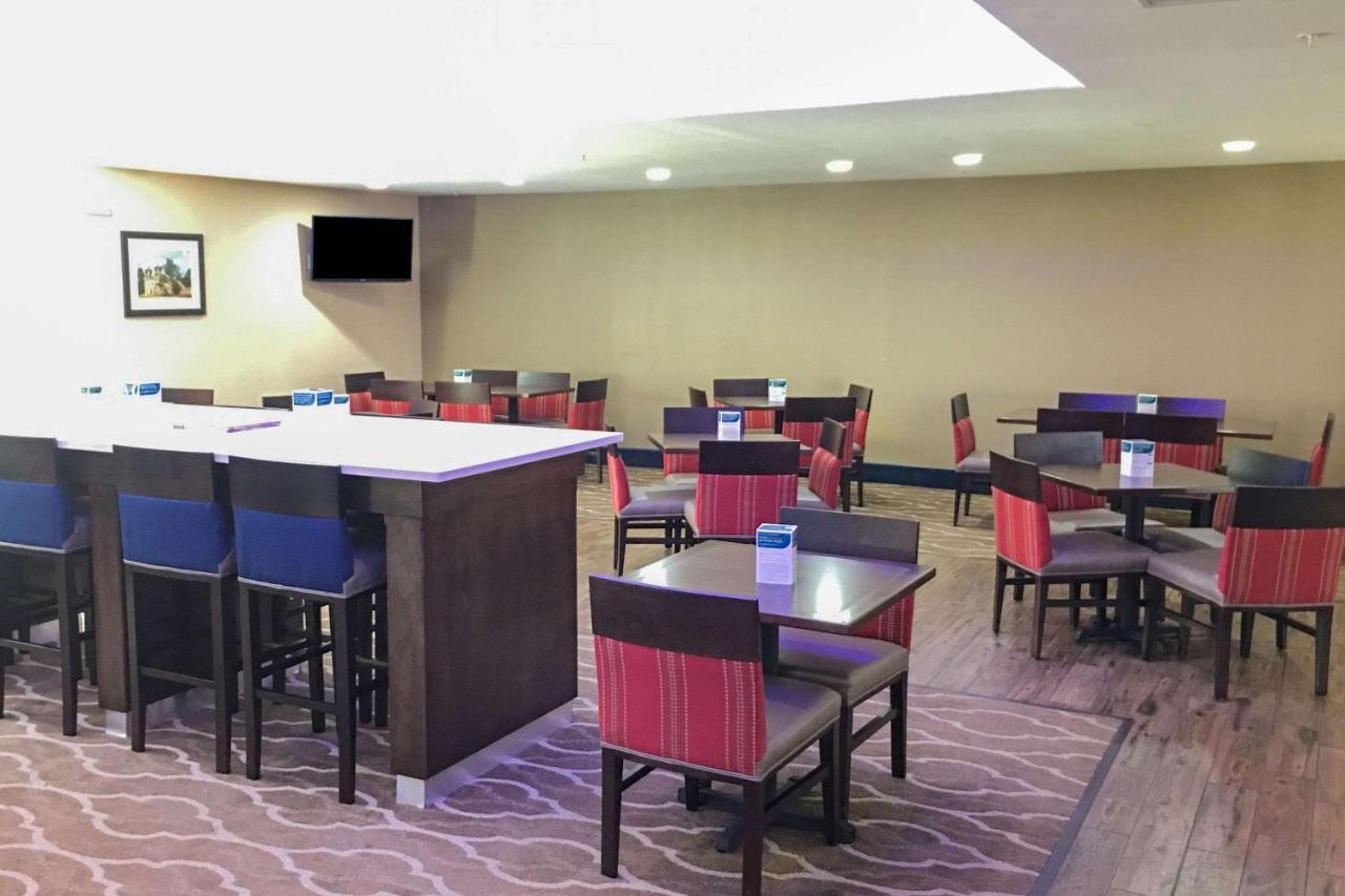 Comfort Inn & Suites Near Six Flags & Medical Center Сан Антонио Екстериор снимка