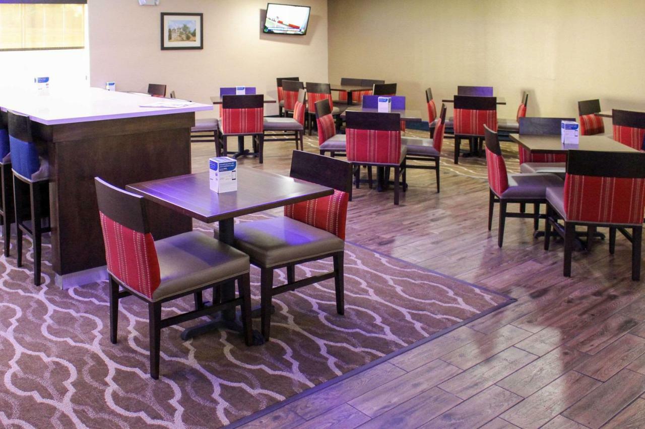 Comfort Inn & Suites Near Six Flags & Medical Center Сан Антонио Екстериор снимка