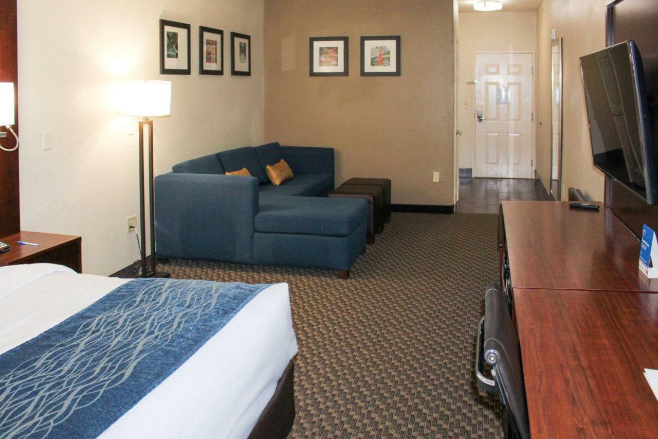 Comfort Inn & Suites Near Six Flags & Medical Center Сан Антонио Екстериор снимка