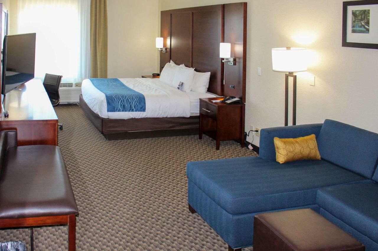 Comfort Inn & Suites Near Six Flags & Medical Center Сан Антонио Екстериор снимка