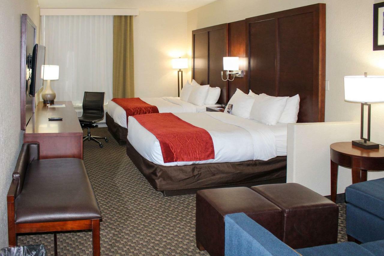 Comfort Inn & Suites Near Six Flags & Medical Center Сан Антонио Екстериор снимка