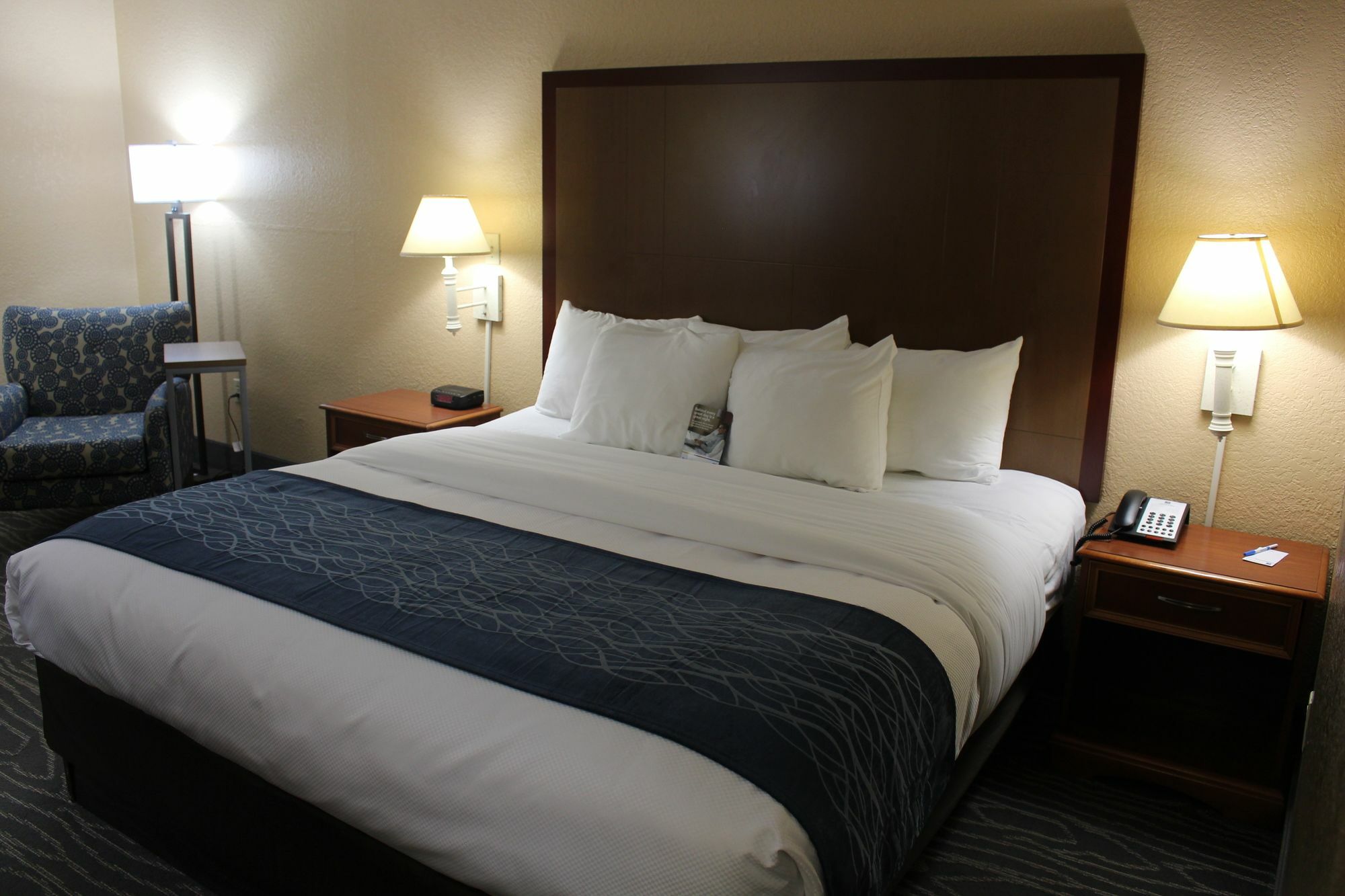 Comfort Inn & Suites Near Six Flags & Medical Center Сан Антонио Екстериор снимка