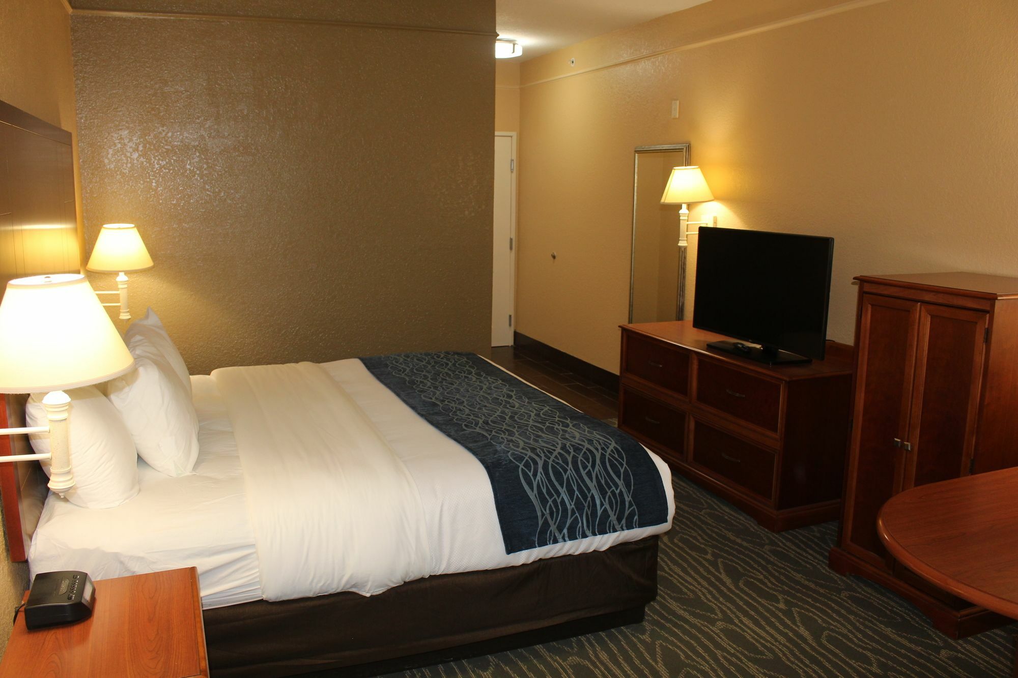 Comfort Inn & Suites Near Six Flags & Medical Center Сан Антонио Екстериор снимка
