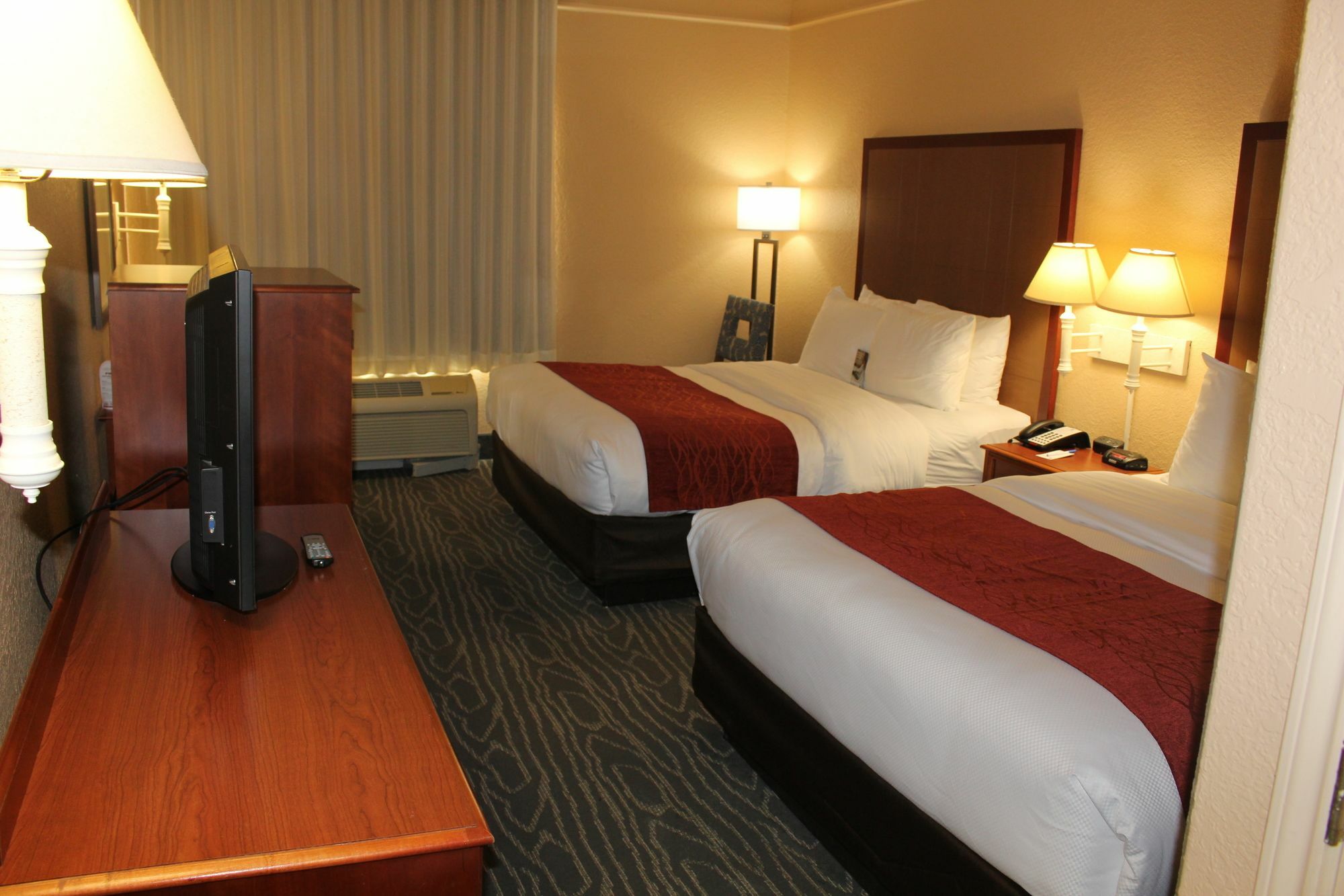 Comfort Inn & Suites Near Six Flags & Medical Center Сан Антонио Екстериор снимка